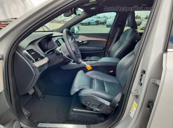 YV4H60CA3P1932216 2023 VOLVO XC90 Серебряный Вид салона спереди