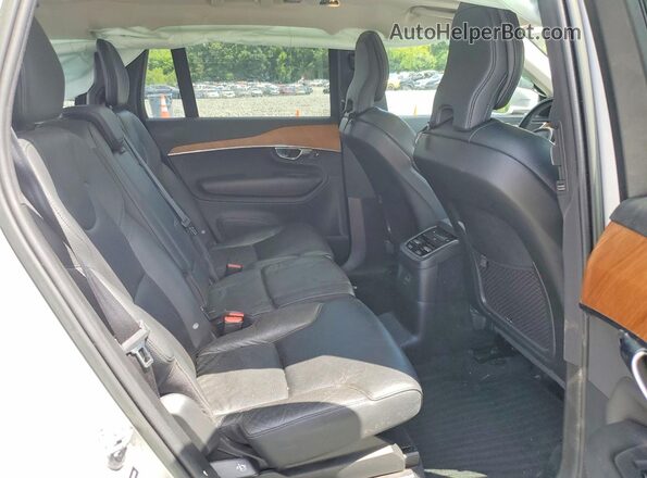 YV4H60CZ1N1854912 2022 VOLVO XC90 Silver Vista interior trasera