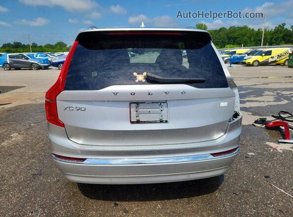YV4H60CZ7N1852324 2022 VOLVO XC90 Silver Widok z tyłu