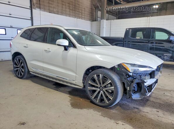 YV4H60DA4P1301375 2023 VOLVO XC60 White Przód prawy