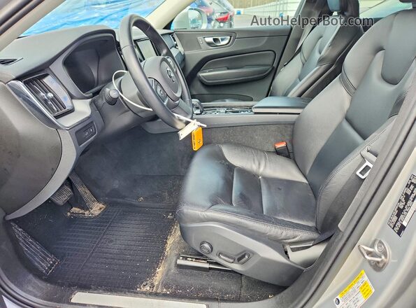 YV4H60DKXP1333384 2023 VOLVO XC60 Gray Вид салону спереду