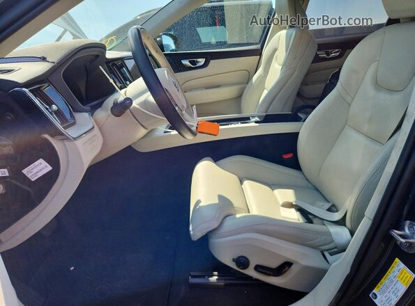 YV4H60DM3R1918022 2024 VOLVO XC60 Синий Вид салона спереди