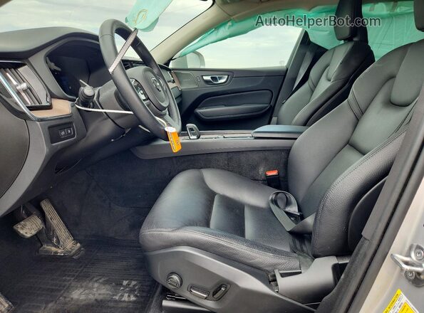 YV4H60DN2P1210592 2023 VOLVO XC60 Silver Front interior view