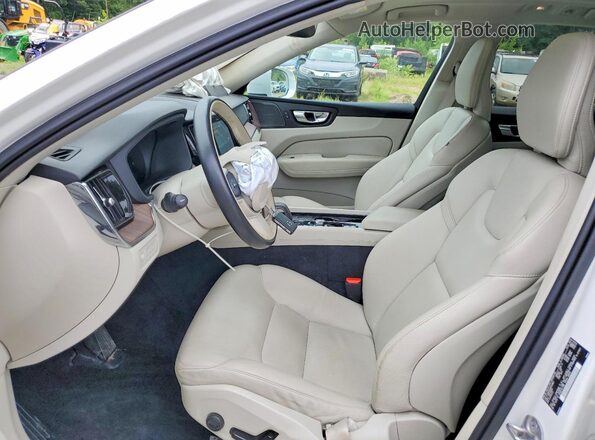 YV4H60DZ0N1040863 2022 VOLVO XC60 White Вид салону спереду