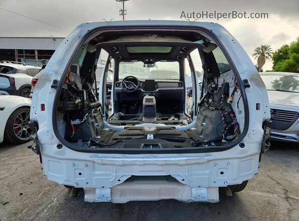 YV4H60PB8S1392115 2025 VOLVO XC90 White Հետևի տեսք