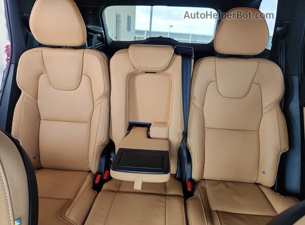 YV4H60PF2S1332947 2025 VOLVO XC90 Gray Rear seats view