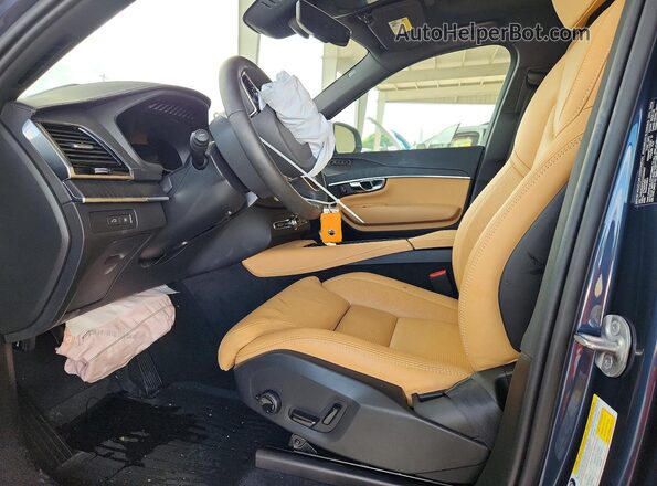 YV4H60PF2S1332947 2025 VOLVO XC90 Gray Front interior view