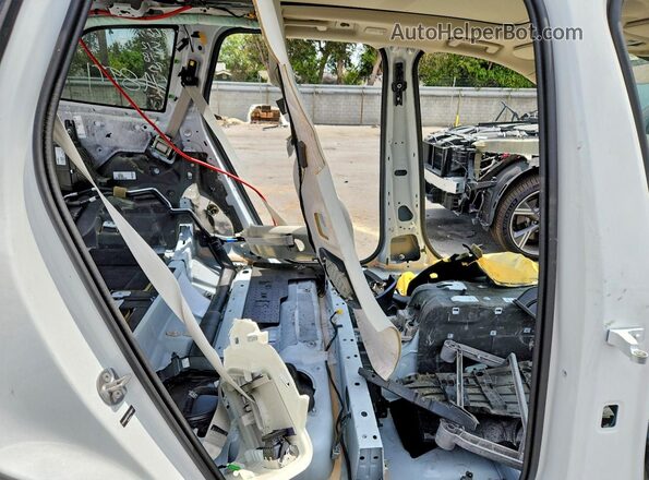 YV4H60PF8T1458991 2026 VOLVO XC90 White Widok wnętrza z tyłu