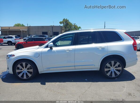 YV4H60PFXS1314471 2025 VOLVO XC90 PLUG-IN HYBRID White 360 interior view