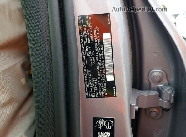 YV4H60RC2T1440733 2026 VOLVO XC60 Серебряный Вид наклейки с VIN-кодом