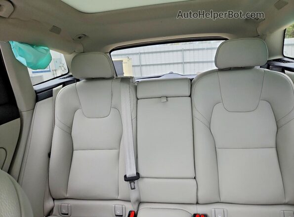 YV4H60RC7S1074993 2025 VOLVO XC60 Blue Widok tylnych siedzeń