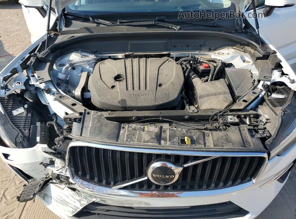 YV4L12DK8N1091275 2022 VOLVO XC60 White Vista del compartimento del motor