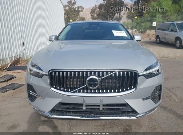 YV4L12DL5N1013609 2022 VOLVO XC60 Серебряный Вид задней части салона