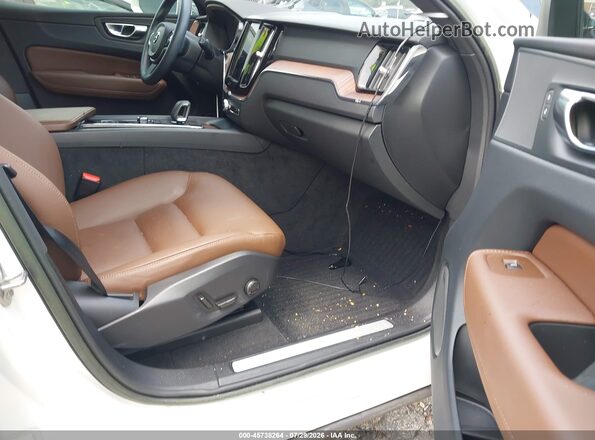 YV4L12DNXP1259558 2023 VOLVO XC60 White Widok wnętrza z przodu