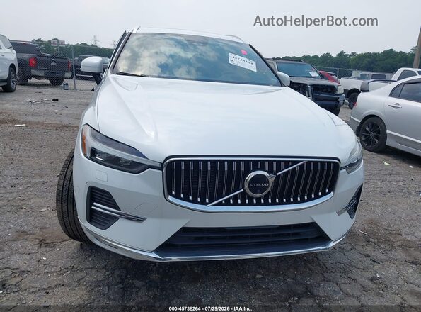 YV4L12DNXP1259558 2023 VOLVO XC60 White Widok wnętrza z tyłu
