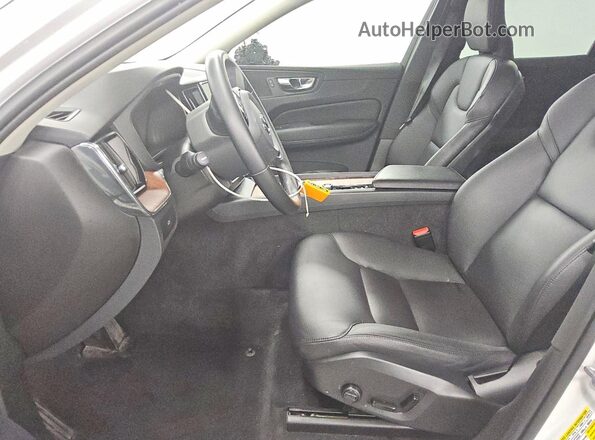 YV4L12RE4P1266272 2023 VOLVO XC60 Белый Вид салона спереди