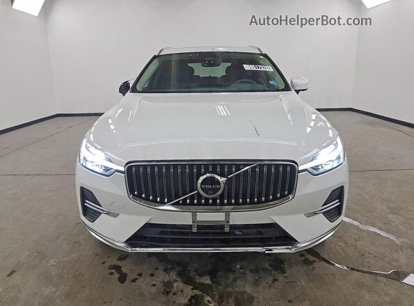 YV4L12RE4P1266272 2023 VOLVO XC60 Белый Вид спереди