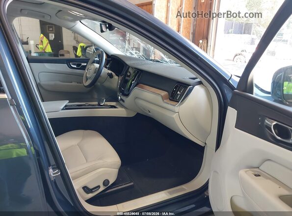 YV4L12RK3N1911934 2022 VOLVO XC60 Dark Blue Widok wnętrza z przodu