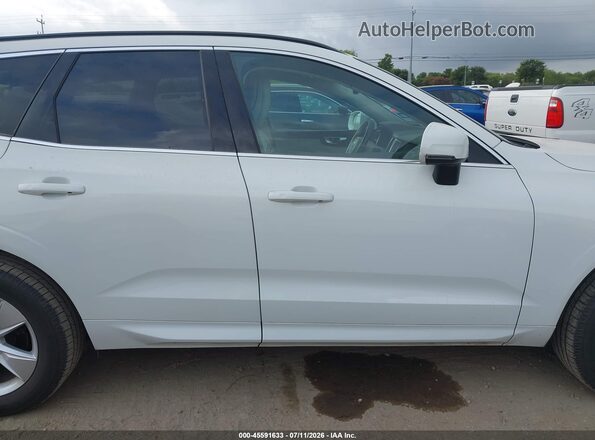 YV4L12RK9N1019719 2022 VOLVO XC60 White Widok wnętrza z tyłu
