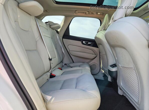 YV4L12RL1N1952314 2022 VOLVO XC60 White Widok tylnych siedzeń