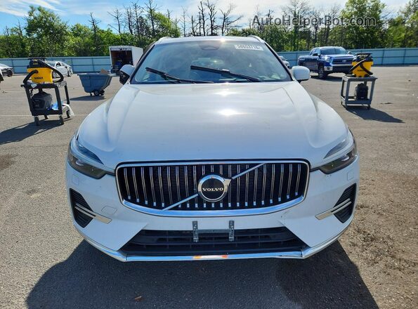 YV4L12RL1N1952314 2022 VOLVO XC60 White Widok z przodu
