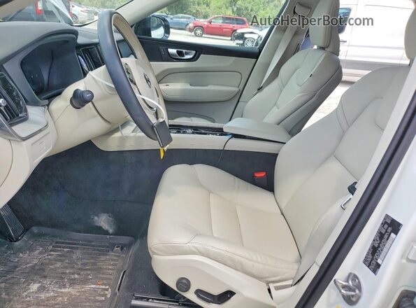 YV4L12RL4R1913772 2024 VOLVO XC60 White Front interior view