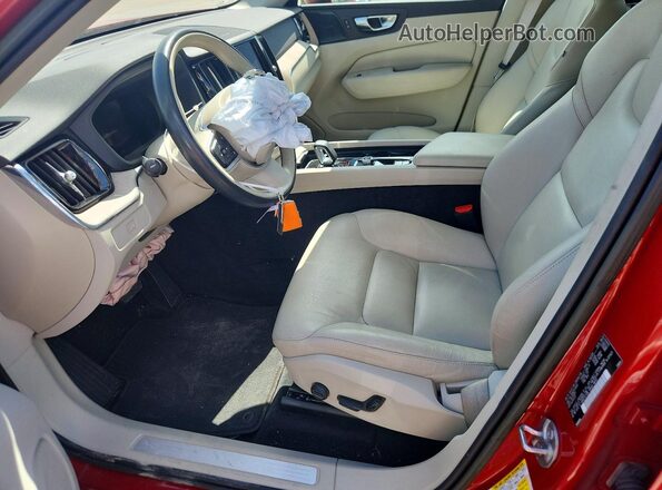 YV4L12RN0P1239103 2023 VOLVO XC60 Red Widok wnętrza z przodu