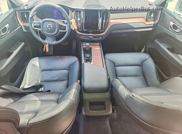 YV4L12RN7P1253824 2023 VOLVO XC60 Silver Vista del salpicadero