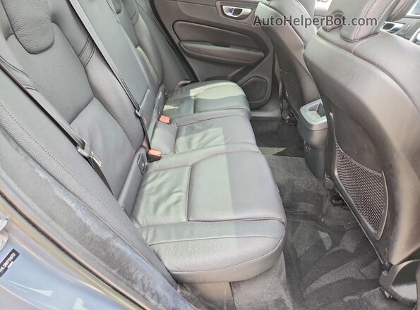 YV4L12RN7P1340753 2023 VOLVO XC60 Blue Vista de los asientos traseros