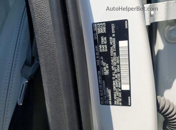 YV4L12UA2P2939381 2023 VOLVO XC40 White Widok naklejki z numerem VIN