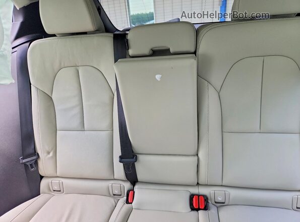 YV4L12UA4P2932576 2023 VOLVO XC40 Beige Vista de los asientos traseros