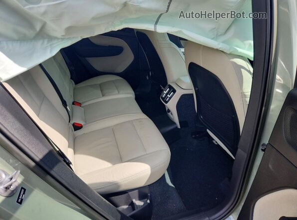 YV4L12UA4P2932576 2023 VOLVO XC40 Beige Vista interior trasera