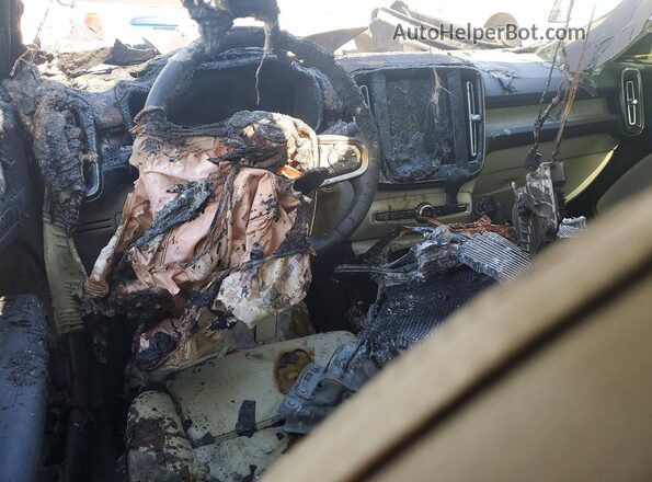 YV4L12UA8P2060161 2023 VOLVO XC40 Burn წინა პანელის ხედი