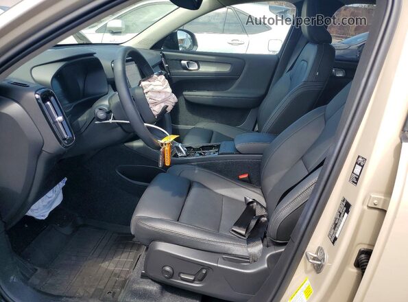 YV4L12UC1T2766898 2026 VOLVO XC40 Tan Вид салону спереду