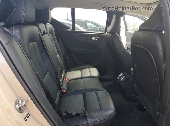 YV4L12UC1T2766898 2026 VOLVO XC40 Tan Вид задньої частини салону