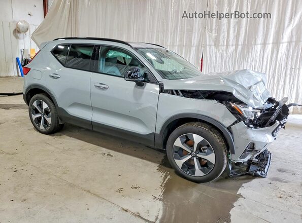 YV4L12UC3T2795755 2026 VOLVO XC40 Gray Front right