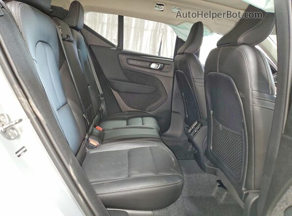 YV4L12UC3T2795755 2026 VOLVO XC40 Gray Rear interior view