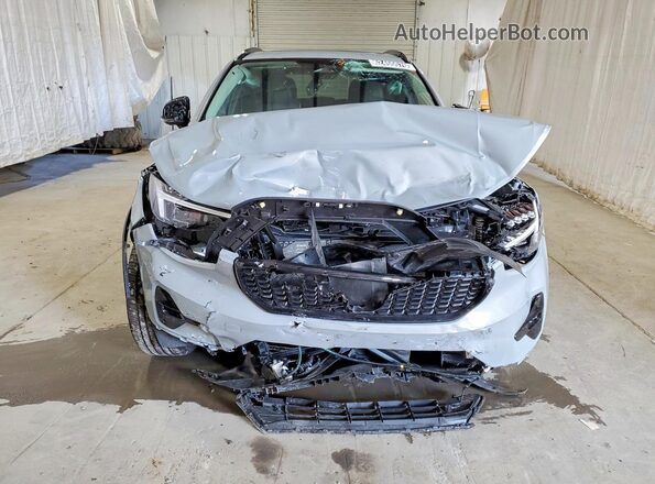 YV4L12UC3T2795755 2026 VOLVO XC40 Gray Front view