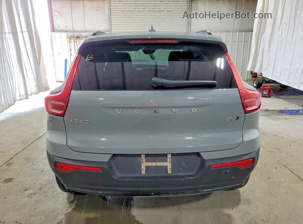 YV4L12UC3T2795755 2026 VOLVO XC40 Gray Rear view