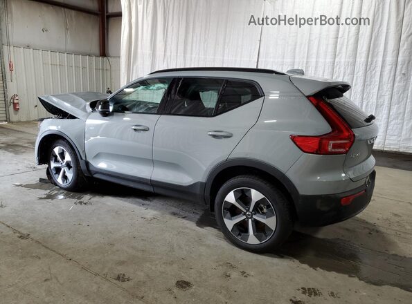 YV4L12UC3T2795755 2026 VOLVO XC40 Gray 