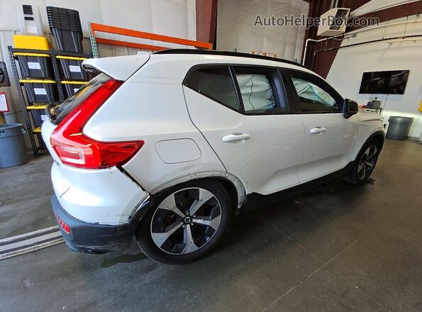 YV4L12UC4S2488433 2025 VOLVO XC40 White Rear right