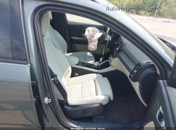 YV4L12UC4T2772243 2026 VOLVO XC40 Серый Вид салона спереди