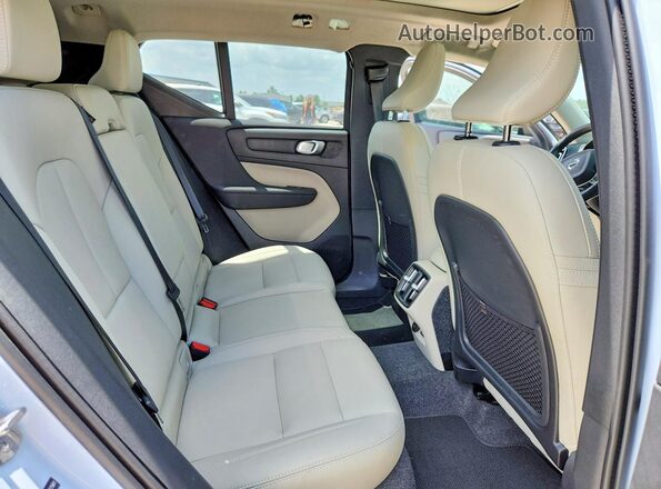 YV4L12UC5S2537901 2025 VOLVO XC40 Blue Rear seats view