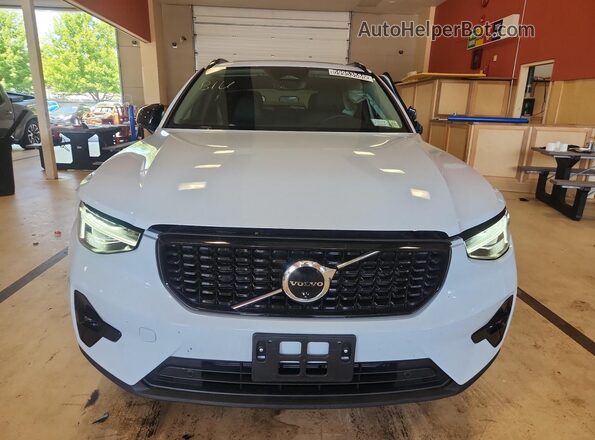 YV4L12UC5T2807419 2026 VOLVO XC40 Blue Vista interior de 360 grados