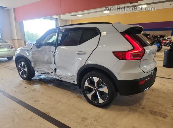 YV4L12UC5T2807419 2026 VOLVO XC40 Blue 
