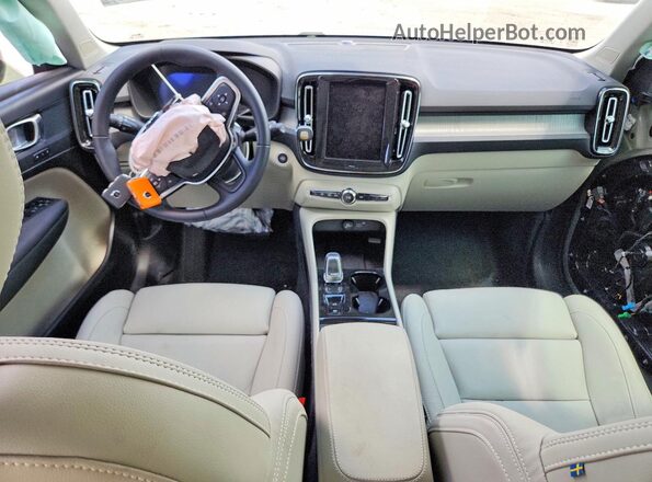 YV4L12UC6S2605977 2025 VOLVO XC40 Gray წინა პანელის ხედი