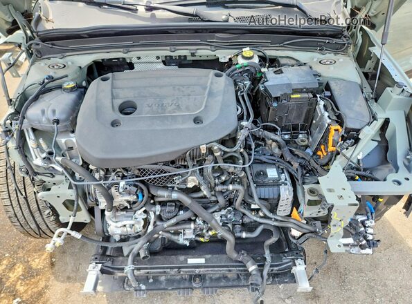 YV4L12UC6S2605977 2025 VOLVO XC40 Gray ძრავის განყოფილების ხედი