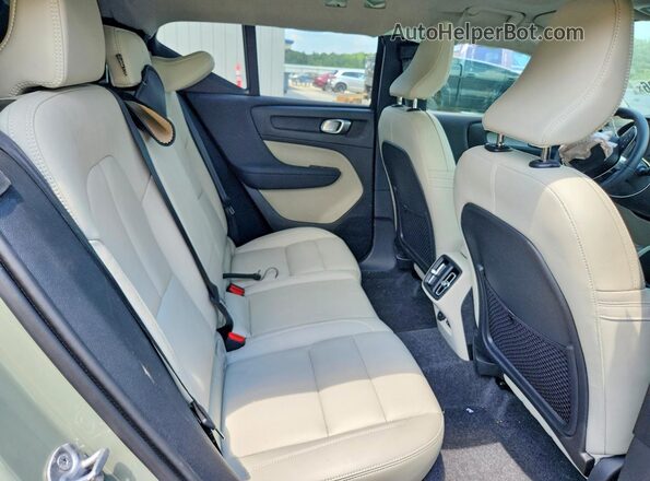 YV4L12UC6S2605977 2025 VOLVO XC40 Gray უკანა სალონის ხედი