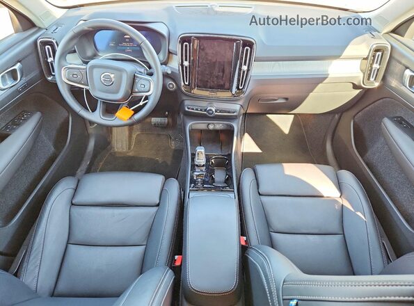 YV4L12UC8S2597736 2025 VOLVO XC40 White Вид панелі приладів