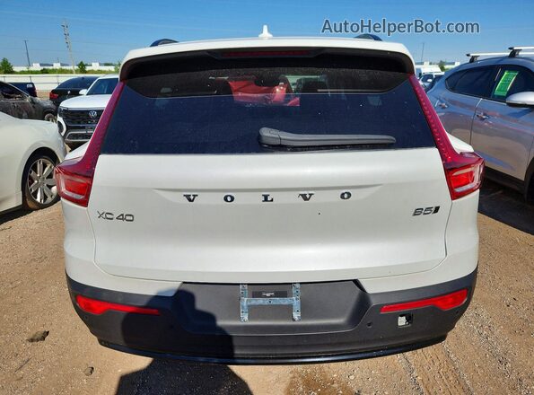 YV4L12UC8S2597736 2025 VOLVO XC40 White Вид ззаду